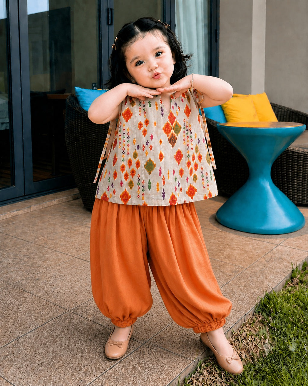 Pozy Chic with balloon pant