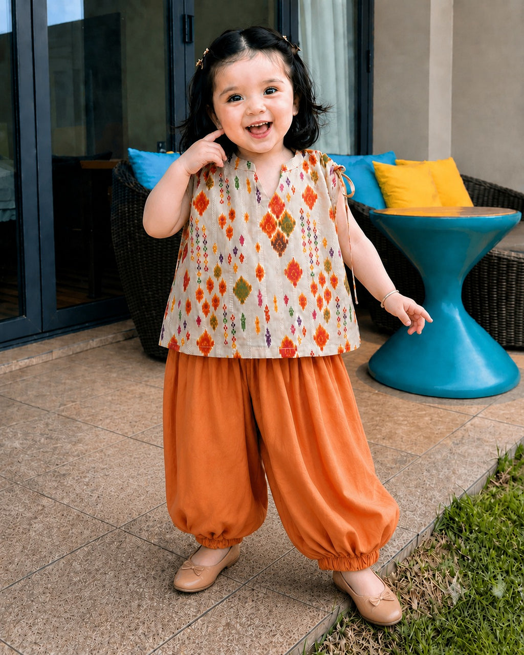 Pozy Chic with balloon pant